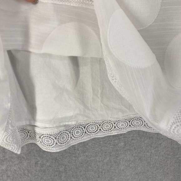 🤍 Chico’s Womens 1 White V-Neck Bell Sleeve Top Lace Trim Polka Dot 🤍 - Picture 6 of 8